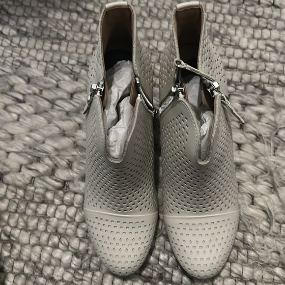 Brand New Rag & Bone White Leather Booties - Picture 3 of 3